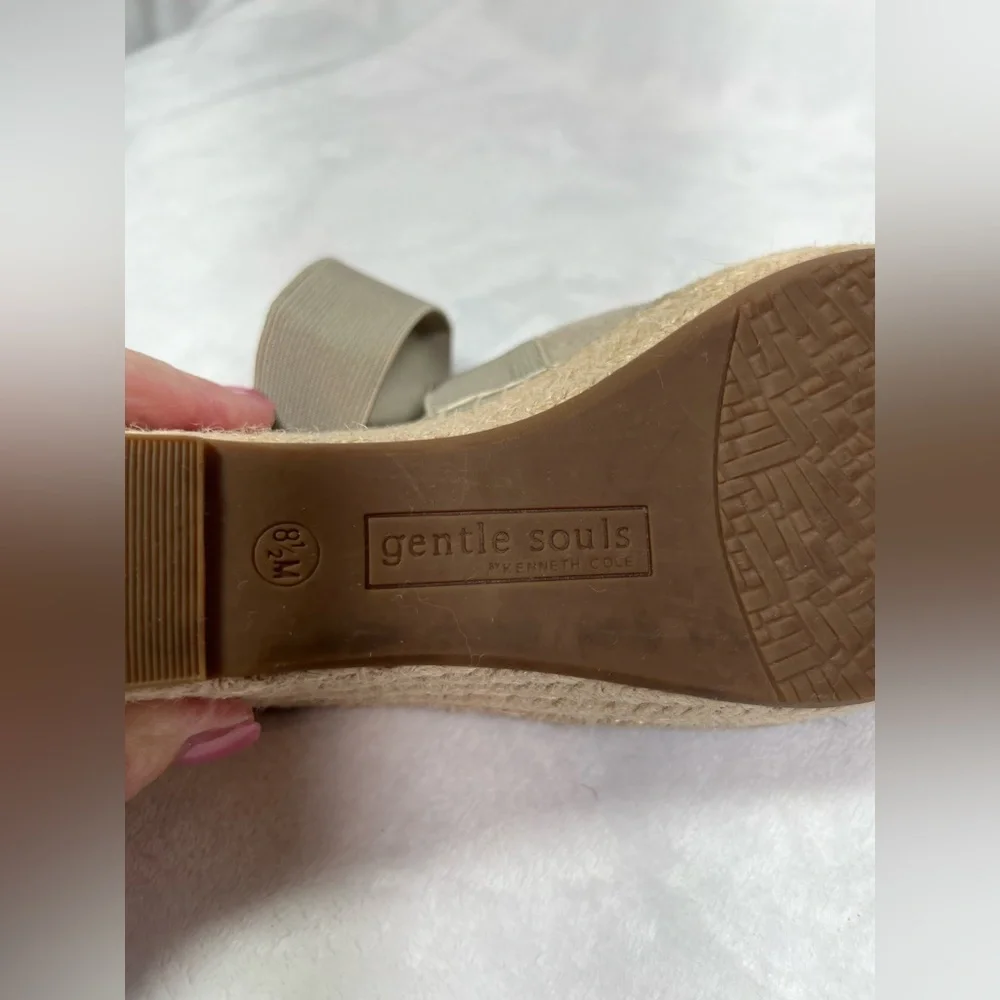 Gentle Souls Colleen Beige Wedge Heels Size 8 1/2” Leather Uppers Elastic Ankle